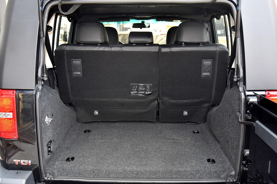 2018款 40L 2.0T 手动柴油四驱尊贵版 座椅空间