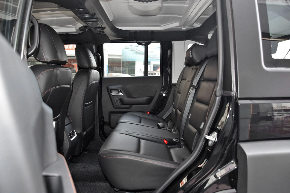 2018款 40L 2.0T 手动柴油四驱尊贵版 座椅空间