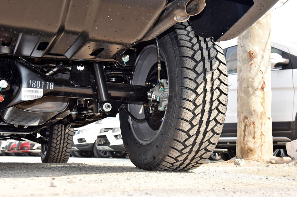 2018款 40L 2.0T 手动柴油四驱尊贵版 引擎底盘