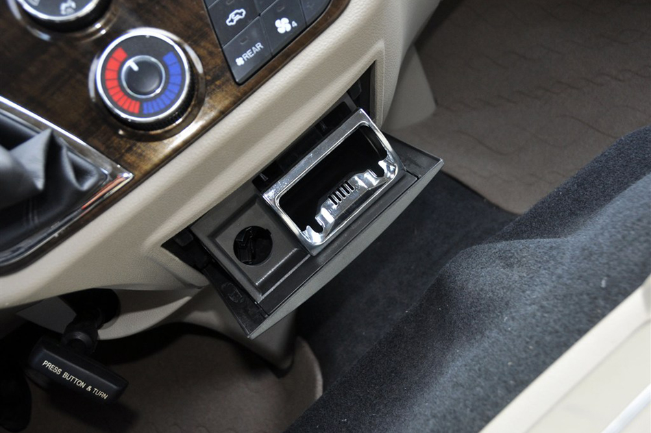 2013款 2.7L尊贵版 内饰