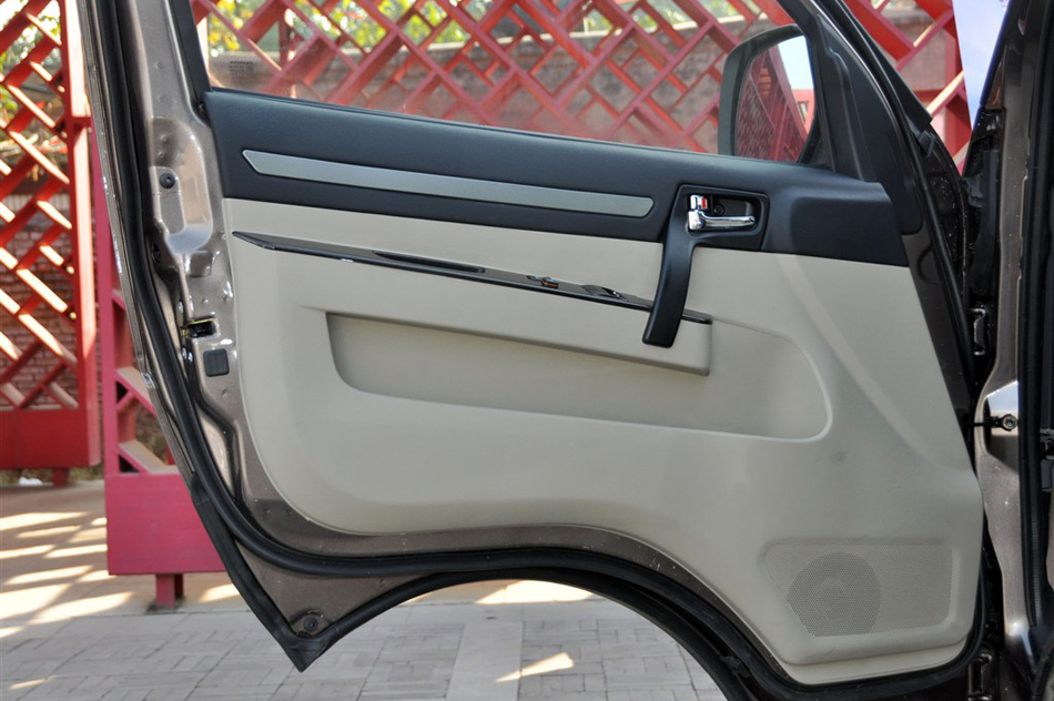 2013款 2.7L尊贵版 座椅空间