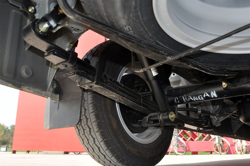 2013款 2.7L尊贵版 引擎底盘