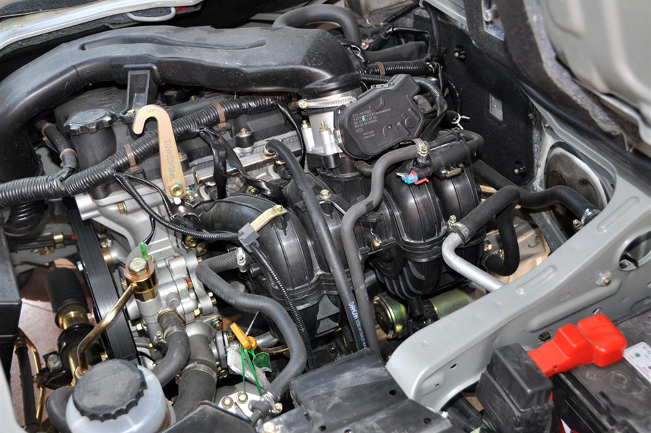 2013款 2.7L尊贵版 引擎底盘