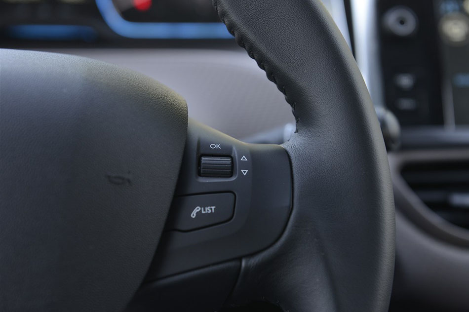 2015款 1.6THP 自动领航版 内饰