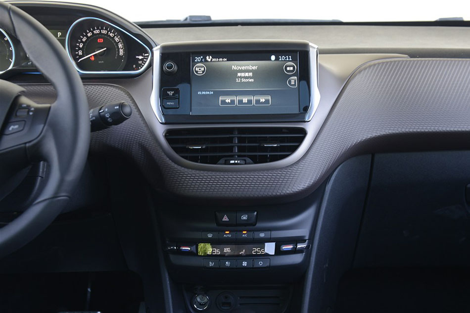 2015款 1.6THP 自动领航版 内饰