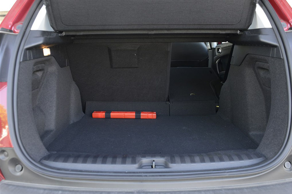 2015款 1.6THP 自动领航版 座椅空间