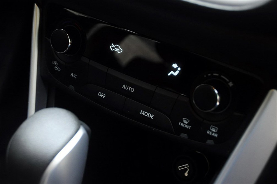 2014款 1.6L CVT尊贵型 内饰