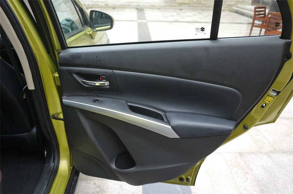 2014款 1.6L CVT尊贵型 座椅空间