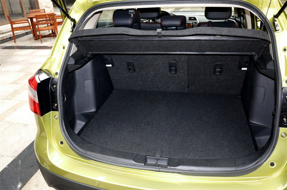 2014款 1.6L CVT尊贵型 座椅空间