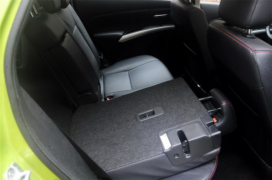 2014款 1.6L CVT尊贵型 座椅空间