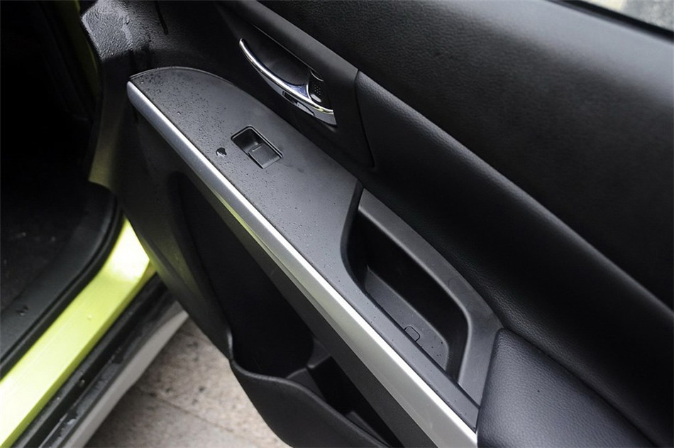 2014款 1.6L CVT尊贵型 座椅空间