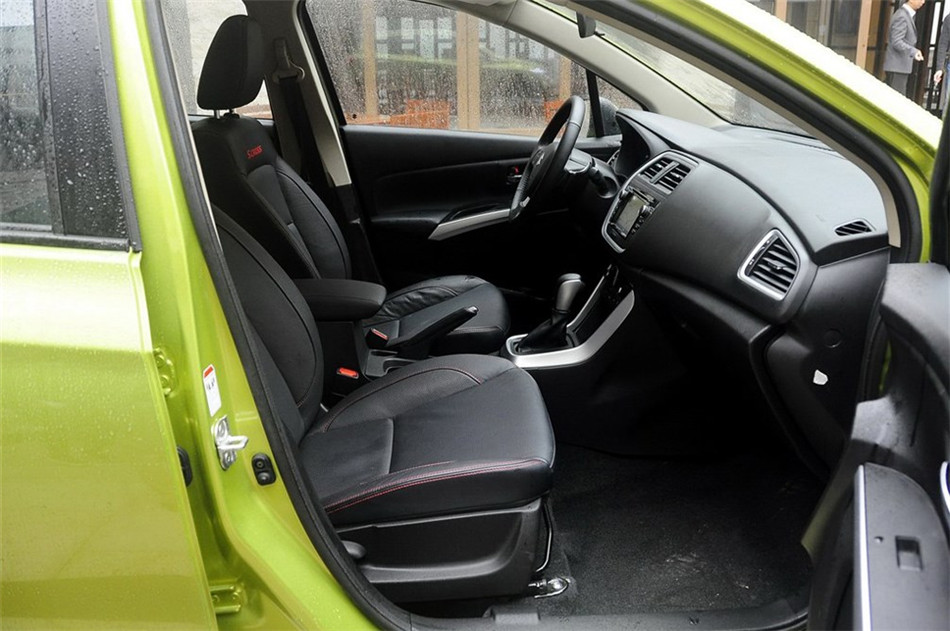 2014款 1.6L CVT尊贵型 座椅空间