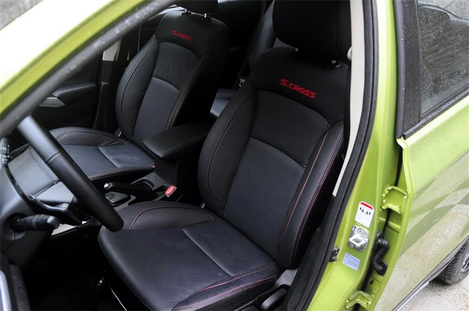 2014款 1.6L CVT尊贵型 座椅空间