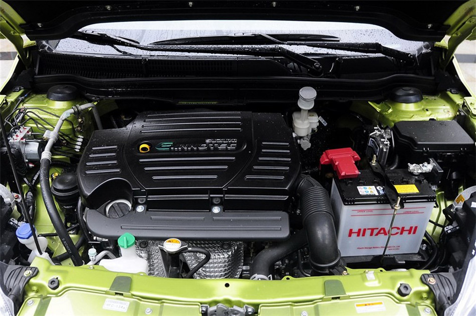 2014款 1.6L CVT尊贵型 引擎底盘