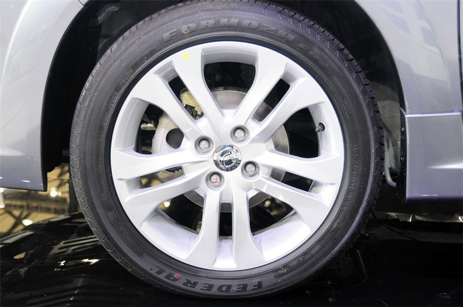 2014款利亚纳A6三厢1.5L自动梦想型