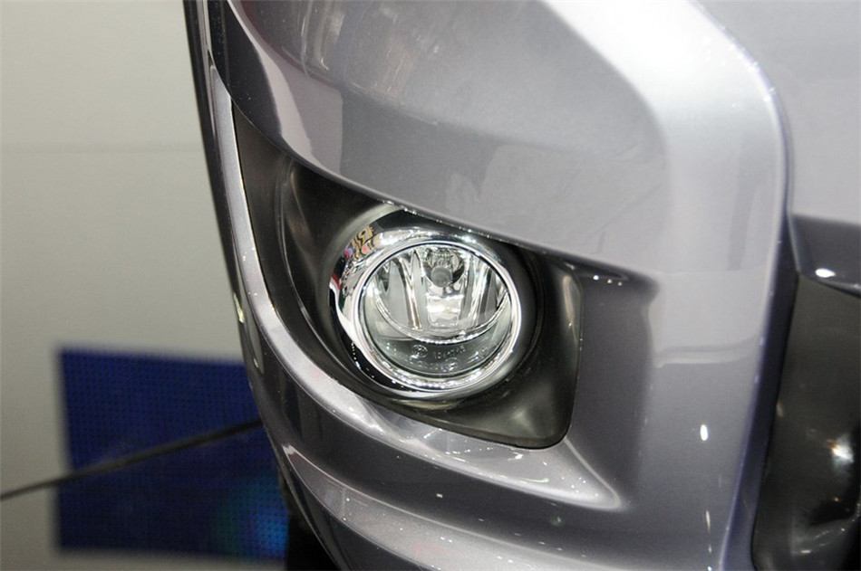 2014款利亚纳A6三厢1.5L自动梦想型