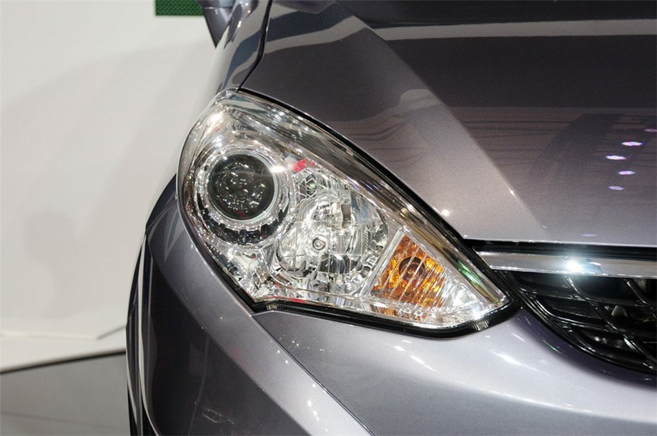 2014款利亚纳A6三厢1.5L自动梦想型