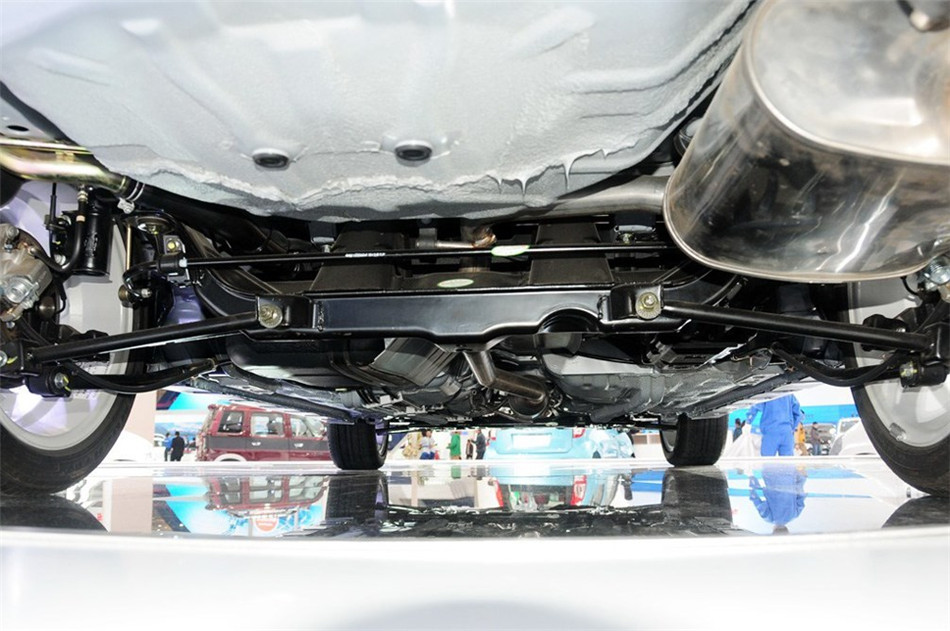 2014款利亚纳A6三厢1.5L自动梦想型