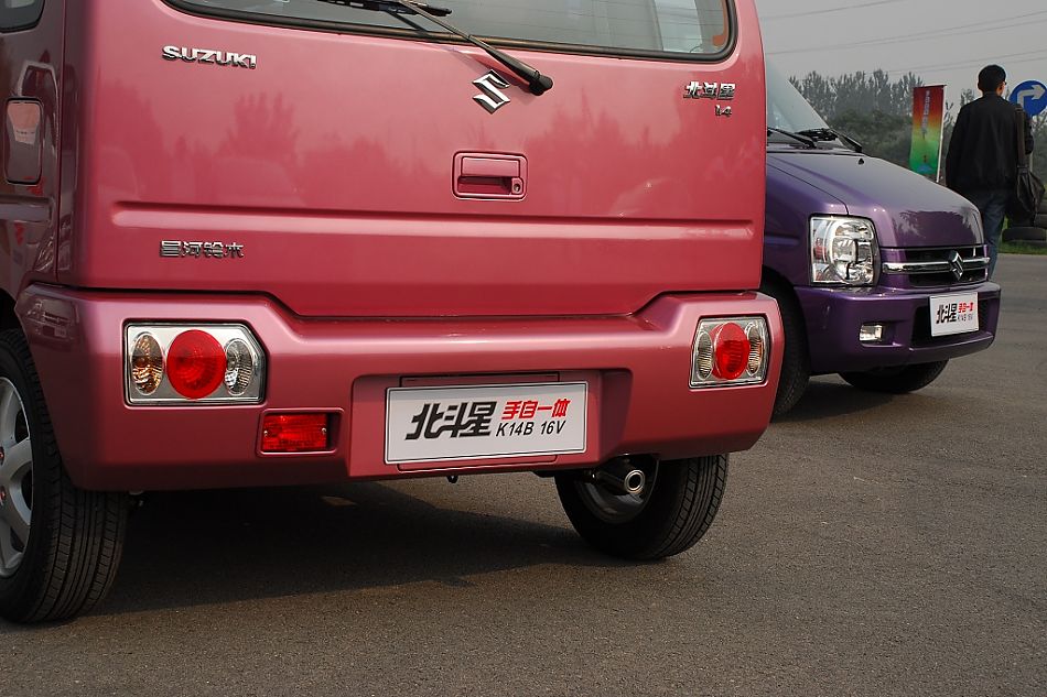 昌河铃木手自一体版北斗星外观