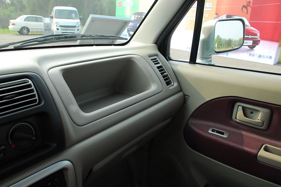 昌河铃木手自一体版北斗星内饰