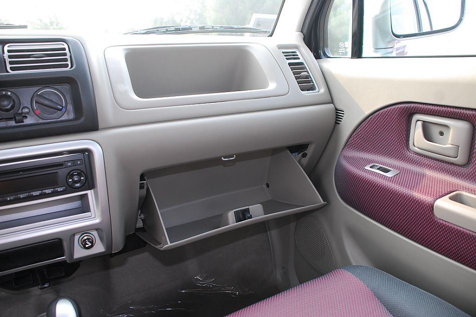 昌河铃木手自一体版北斗星内饰