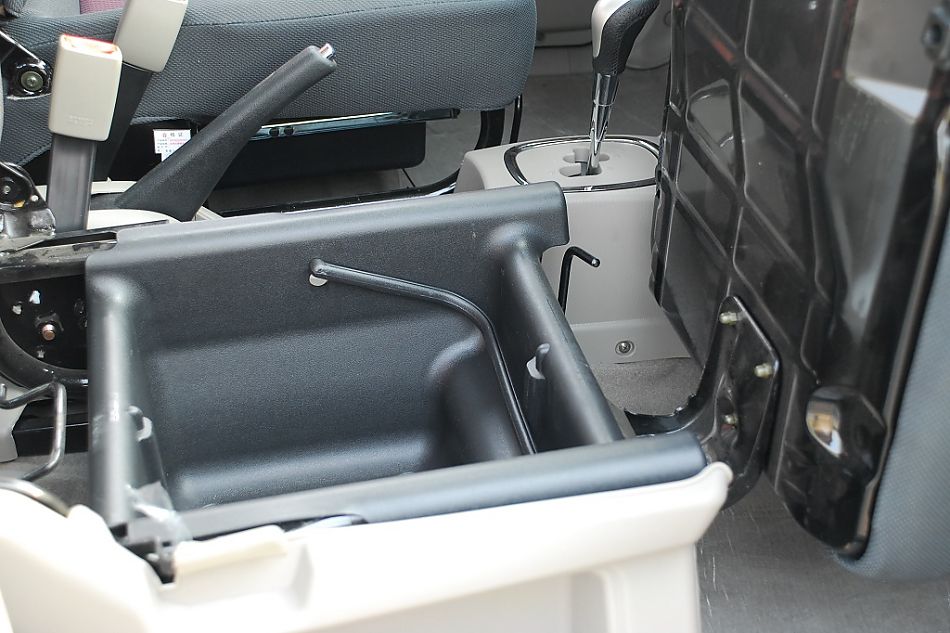 昌河铃木手自一体版北斗星内饰