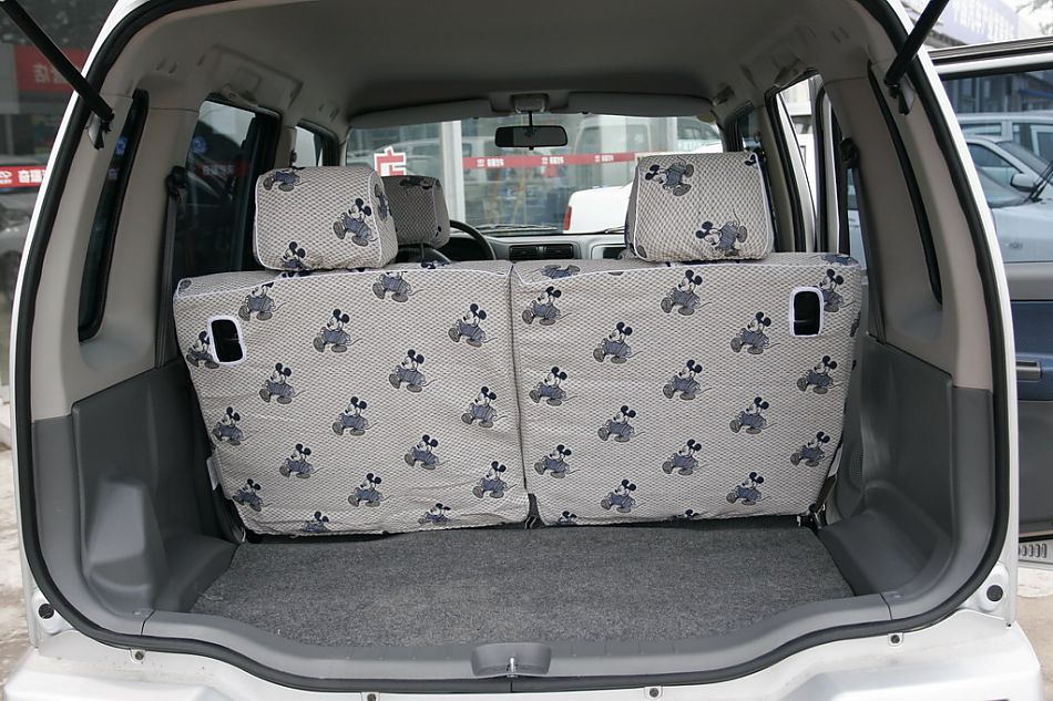 昌河铃木北斗星后备厢