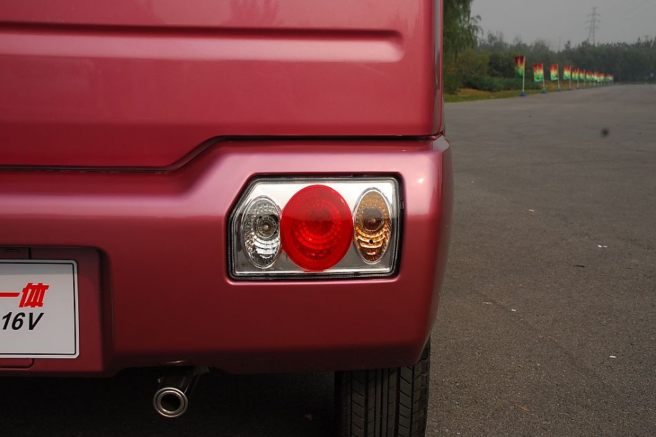 昌河铃木手自一体版北斗星外观