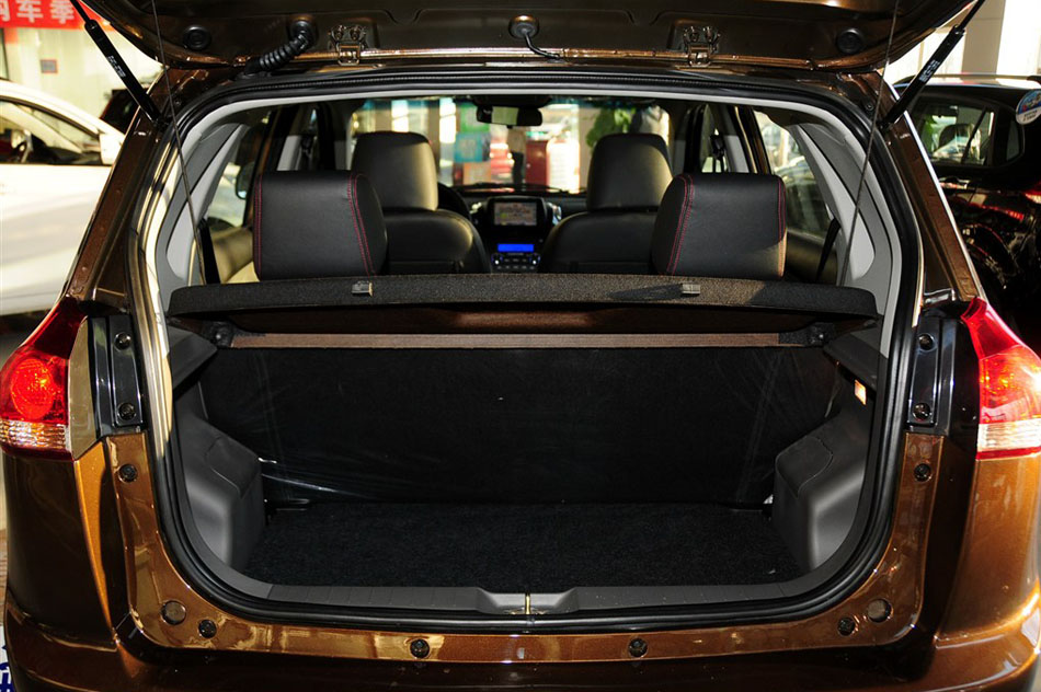 2014款 1.5L 手动精英型 座椅空间