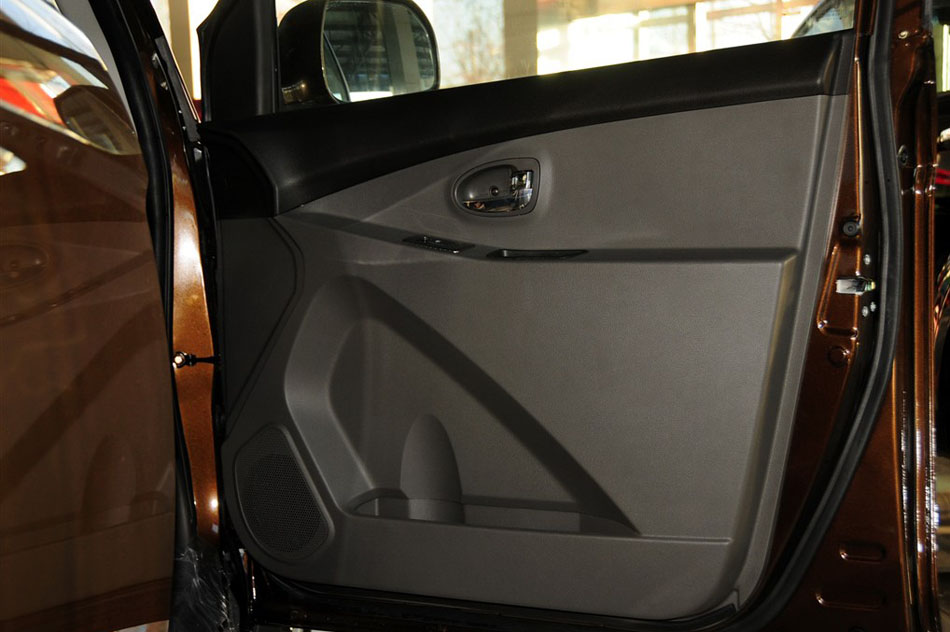 2014款 1.5L 手动精英型 座椅空间