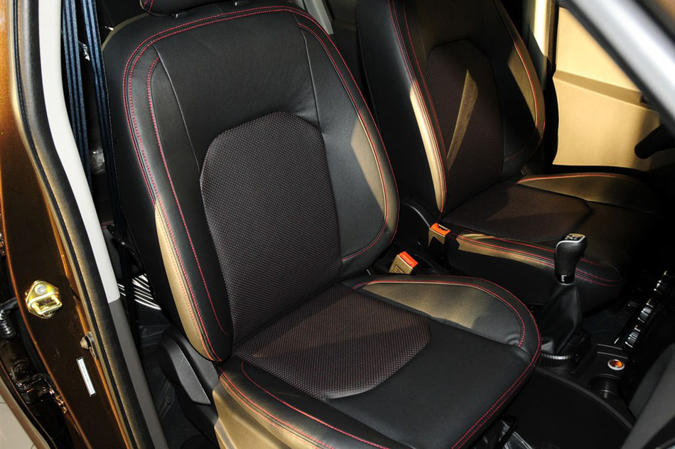 2014款 1.5L 手动精英型 座椅空间