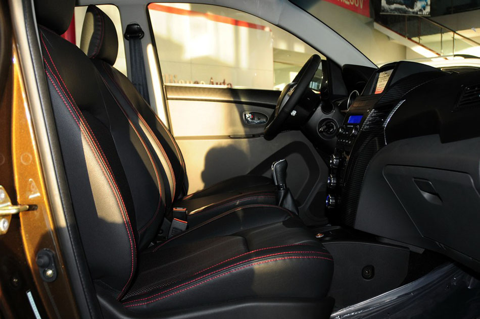 2014款 1.5L 手动精英型 座椅空间