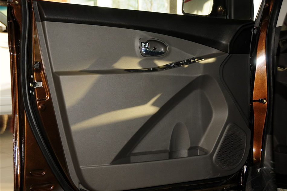 2014款 1.5L 手动精英型 座椅空间