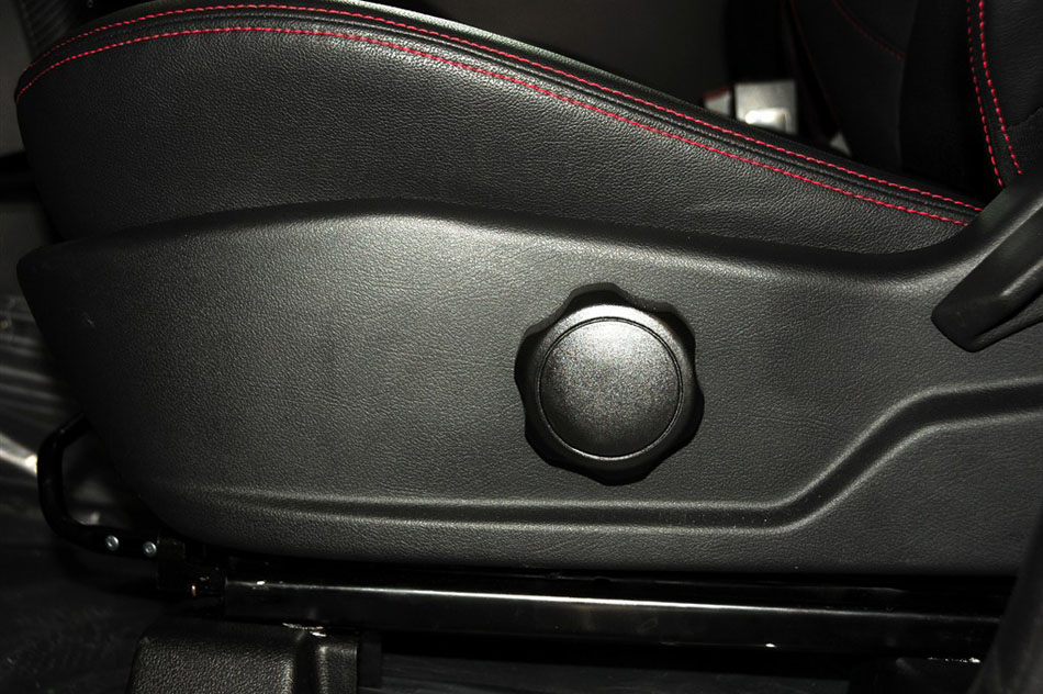 2014款 1.5L 手动精英型 座椅空间