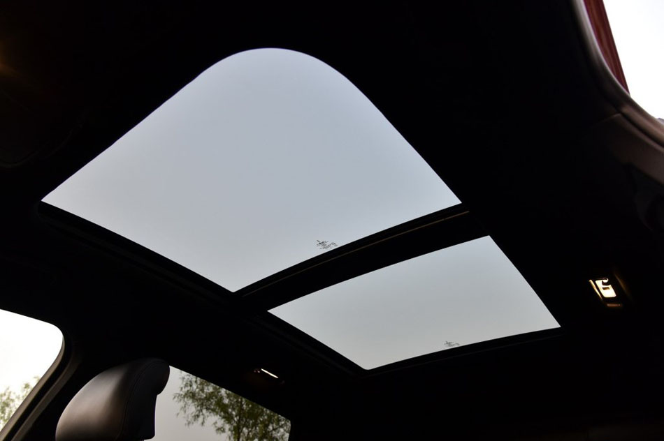 2015款 2.0T 尊雅版 座椅空间