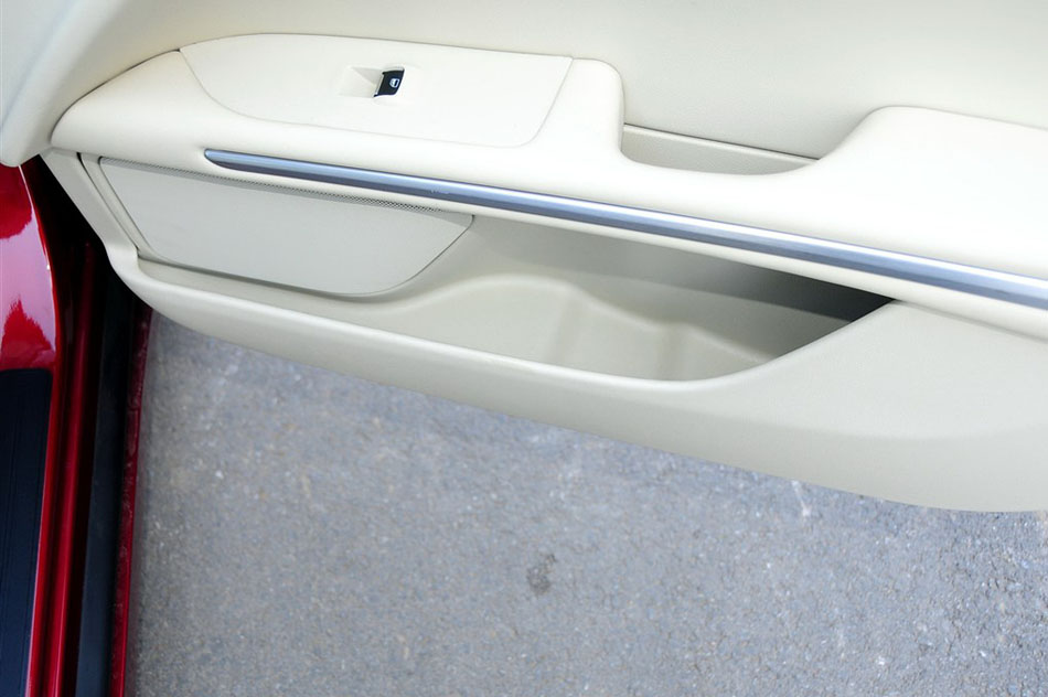 2014款 2.0T 尊享版 座椅空间