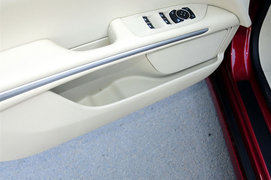 2014款 2.0T 尊享版 座椅空间