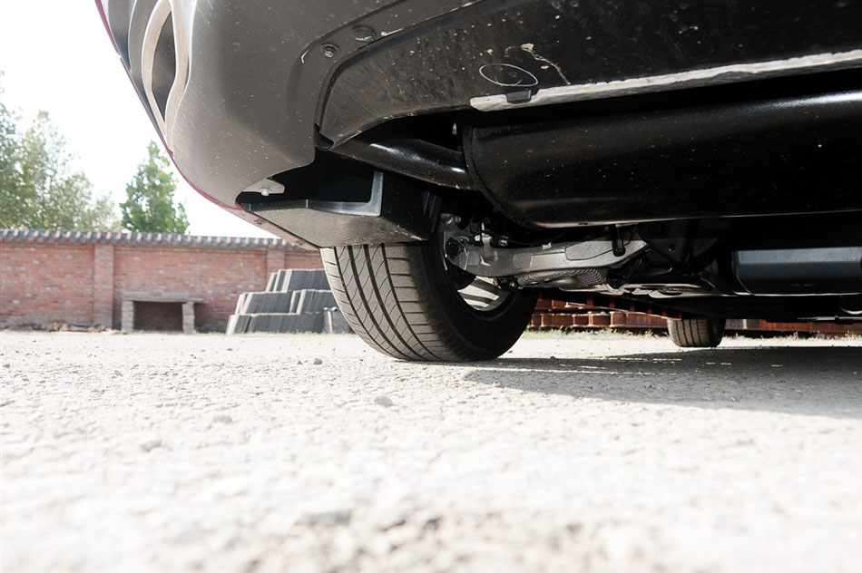 2014款 2.0T 尊享版 引擎底盘