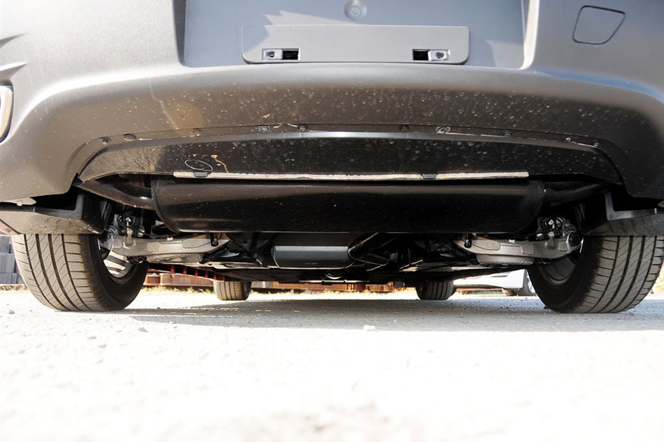 2014款 2.0T 尊享版 引擎底盘