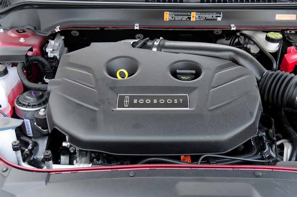 2014款 2.0T 尊享版 引擎底盘