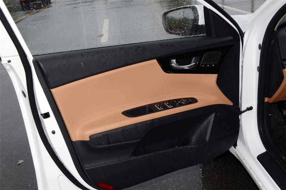 2014 2.0L AT PRM οռ