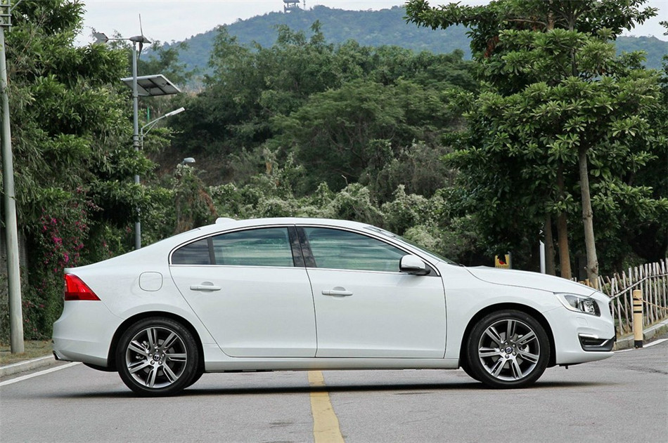 2014款沃尔沃S60L 2.0T自动T5智驭版