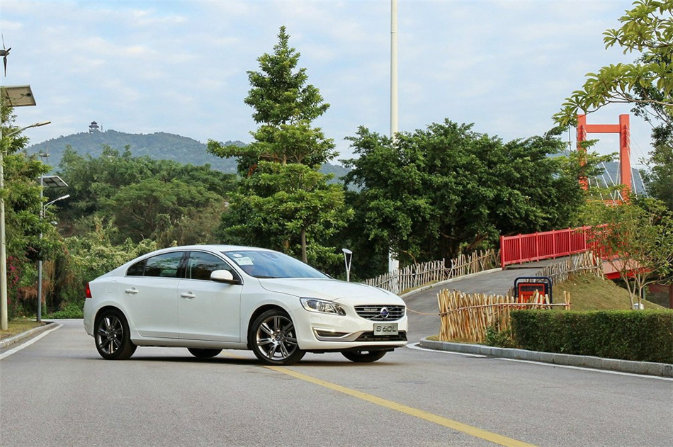 2014款沃尔沃S60L 2.0T自动T5智驭版
