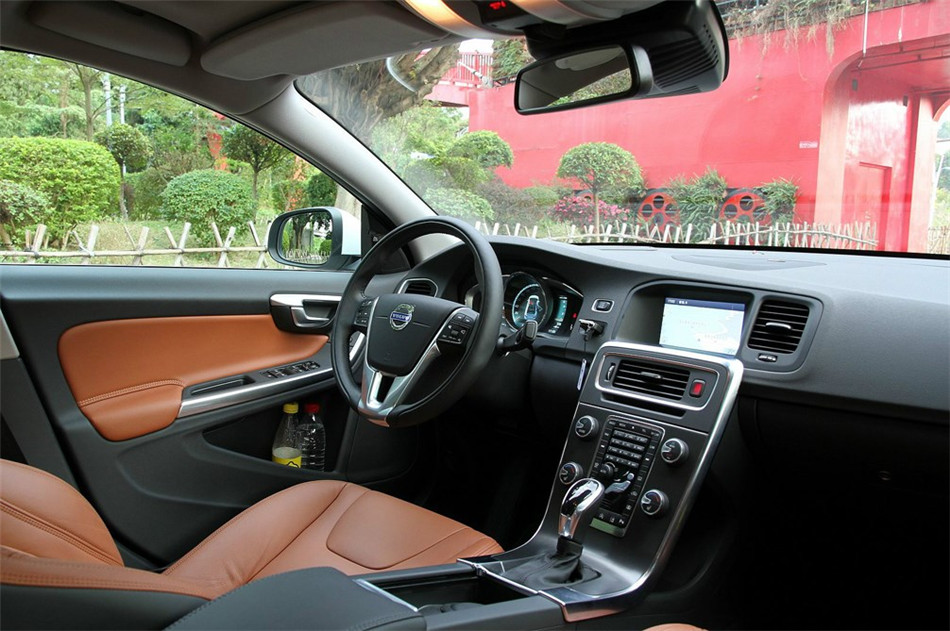 2014款沃尔沃S60L 2.0T自动T5智驭版