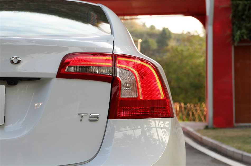 2014款沃尔沃S60L 2.0T自动T5智驭版