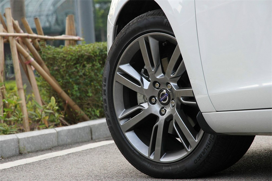 2014款沃尔沃S60L 2.0T自动T5智驭版