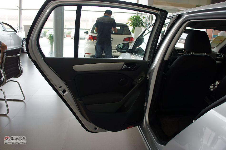 2011款高尔夫1.6手动时尚型