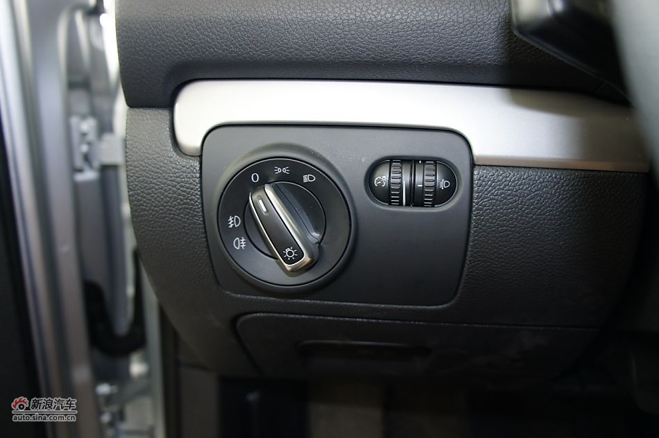 2011款高尔夫1.6手动时尚型