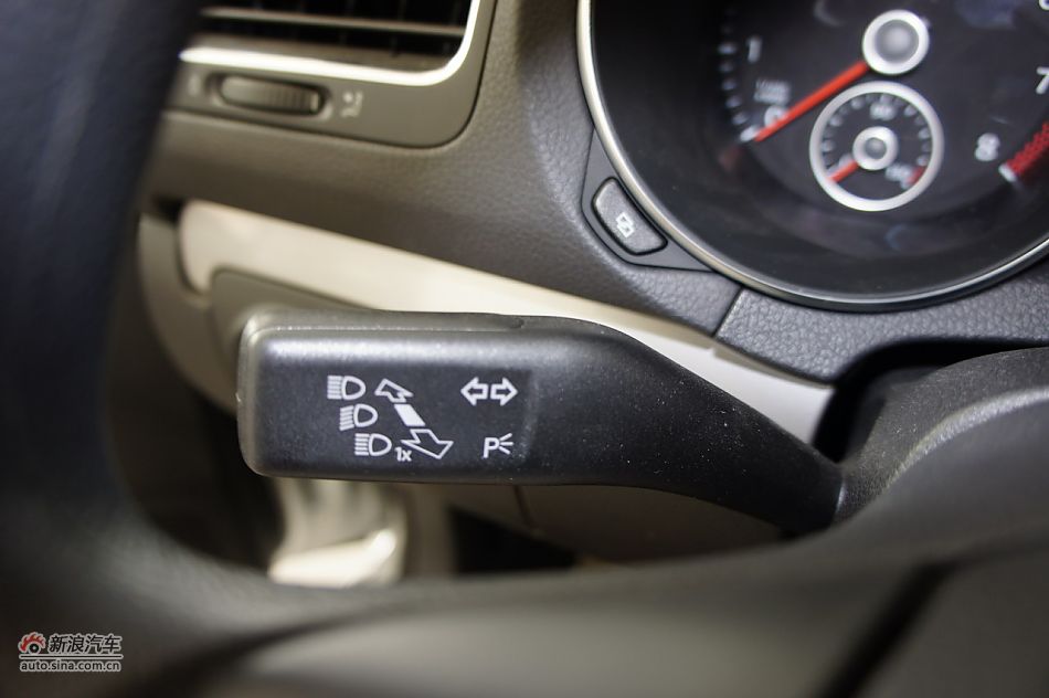 2011款高尔夫1.6手动时尚型