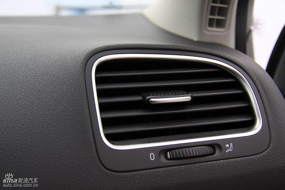 一汽大众新高尔夫内饰实拍图